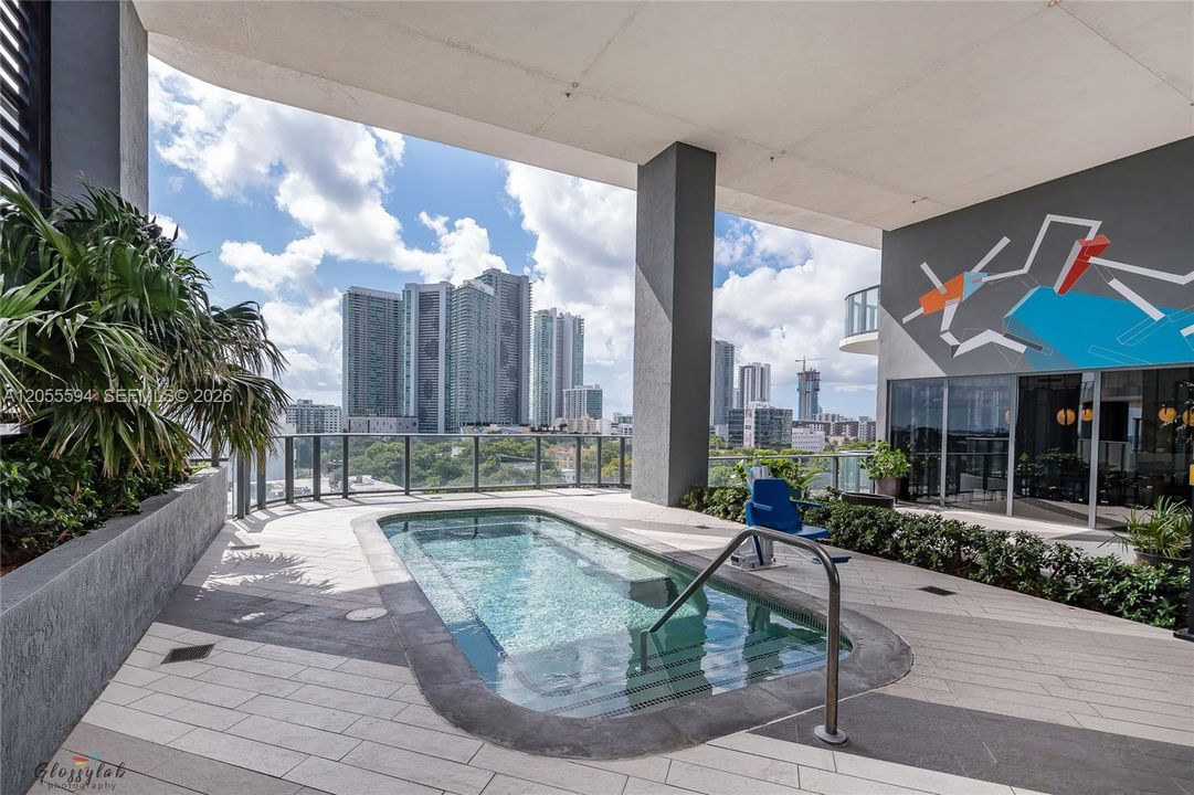 For Rent: $5,200 (2 beds, 2 baths, 835 Square Feet)