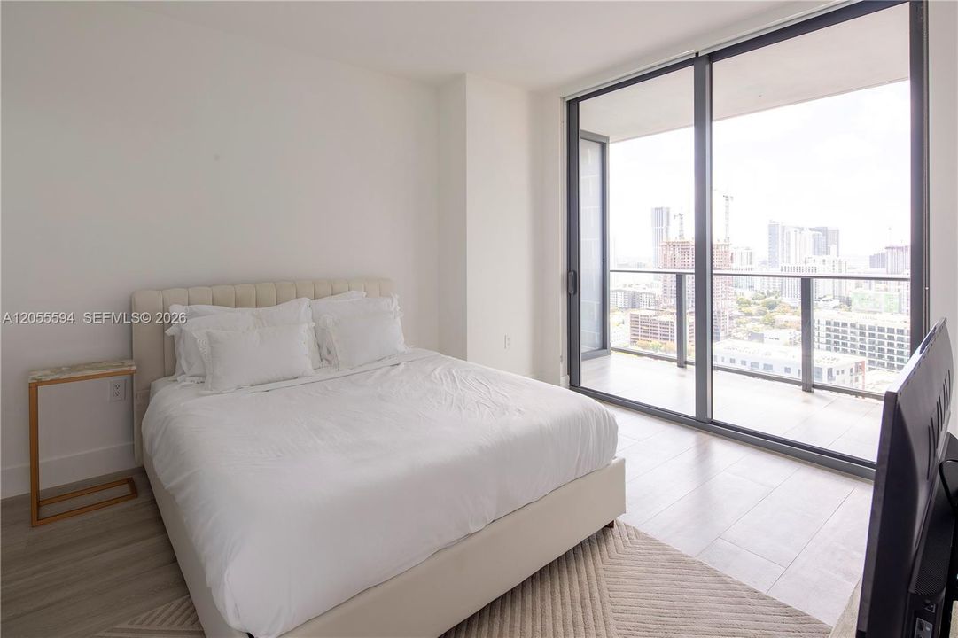 For Rent: $5,200 (2 beds, 2 baths, 835 Square Feet)