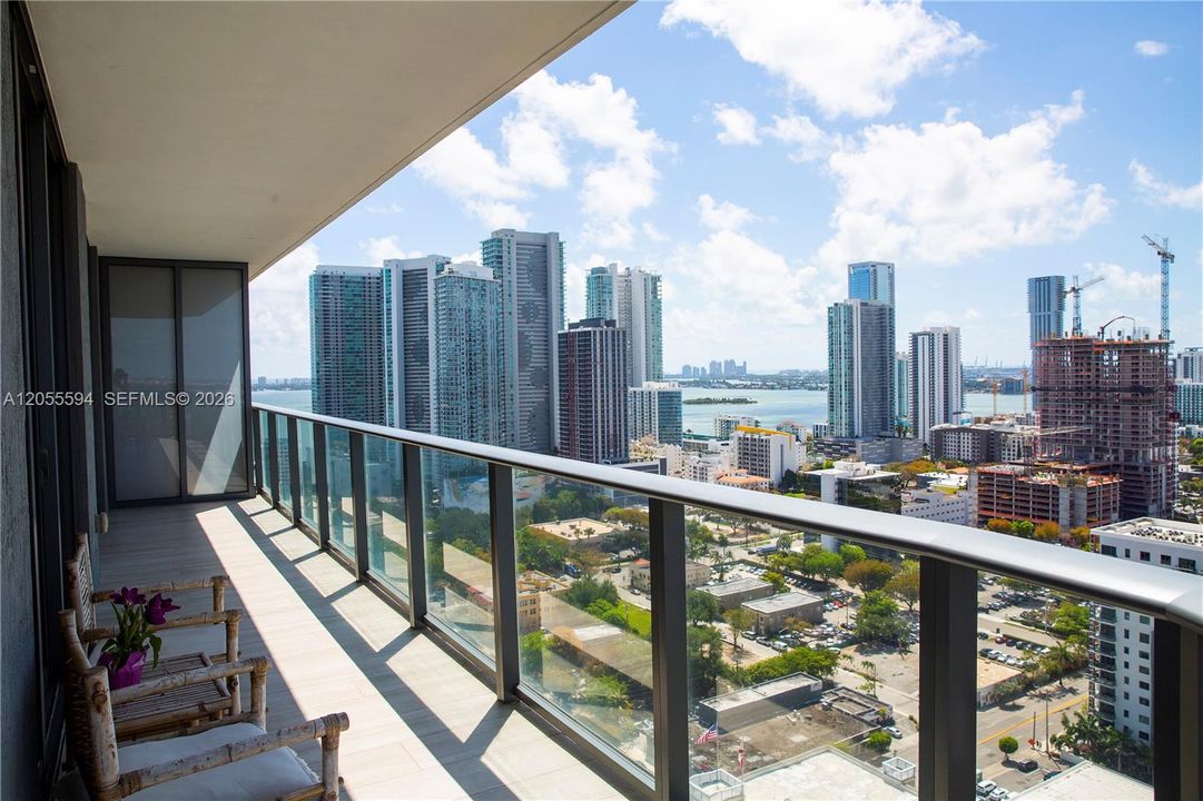 For Rent: $5,200 (2 beds, 2 baths, 835 Square Feet)
