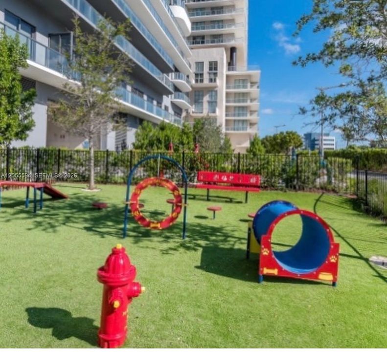 For Rent: $5,200 (2 beds, 2 baths, 835 Square Feet)
