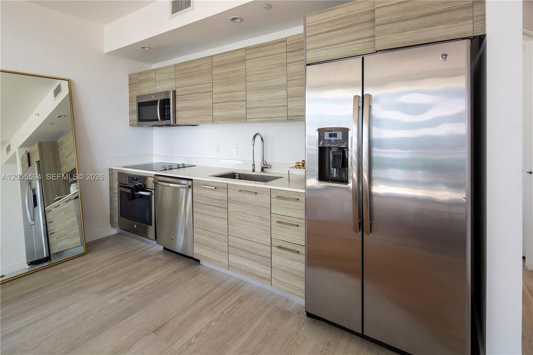 For Rent: $5,200 (2 beds, 2 baths, 835 Square Feet)