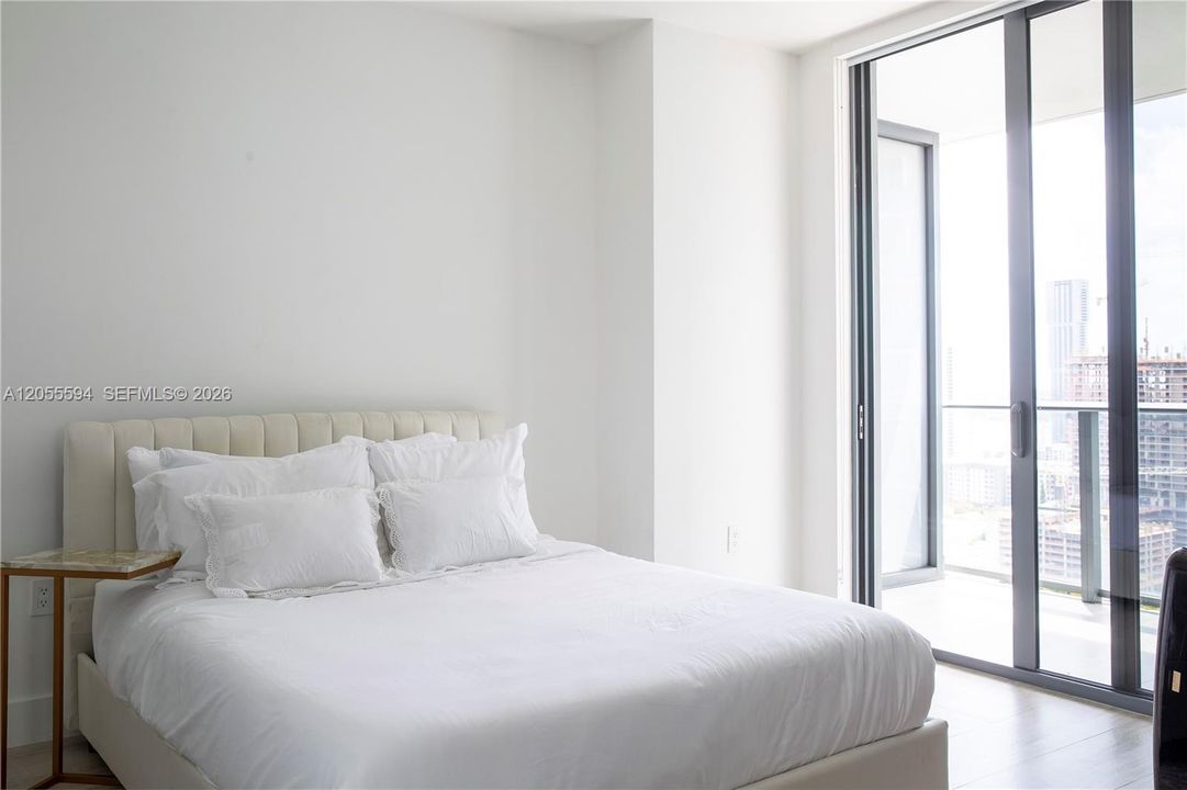 For Rent: $5,200 (2 beds, 2 baths, 835 Square Feet)