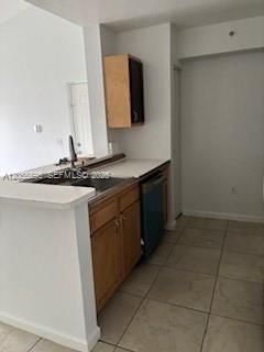 В аренду: $1,800 (2 спален, 2 ванн, 900 Квадратных фут)