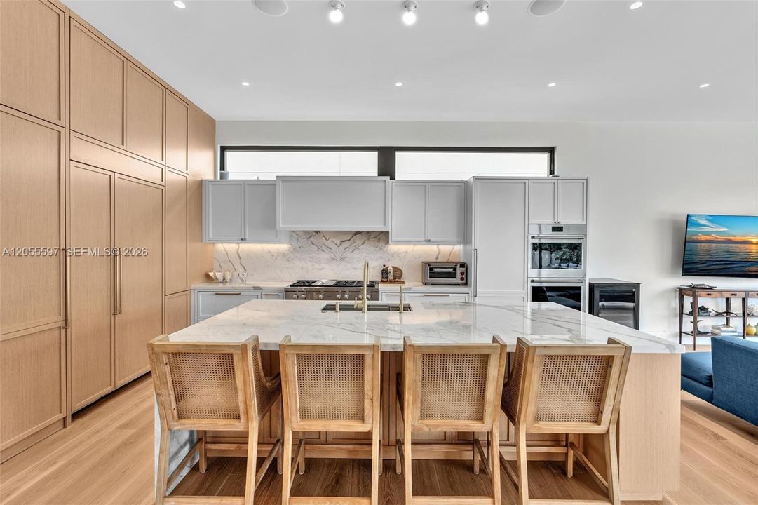 En Venta: $5,999,000 (4 camas, 4 baños, 2056 Pies cuadrados)