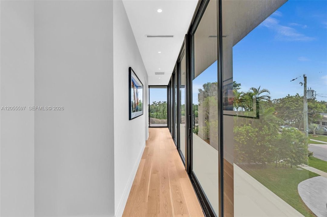 En Venta: $5,999,000 (4 camas, 4 baños, 2056 Pies cuadrados)