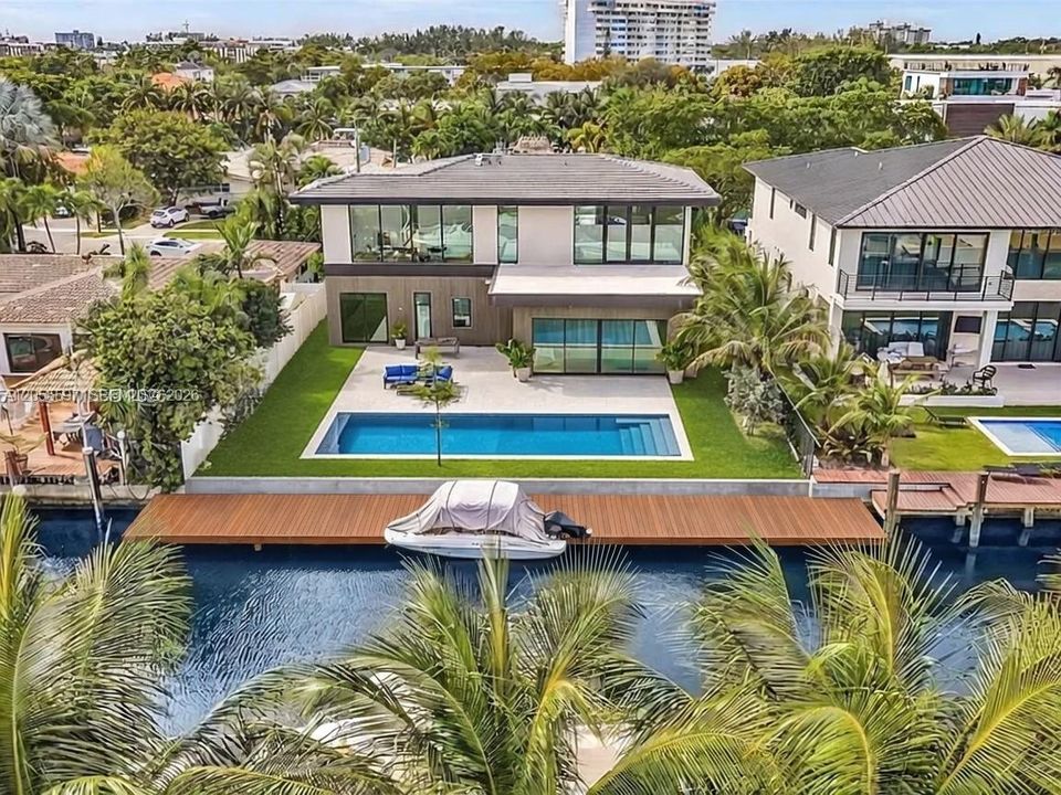 En Venta: $5,999,000 (4 camas, 4 baños, 2056 Pies cuadrados)