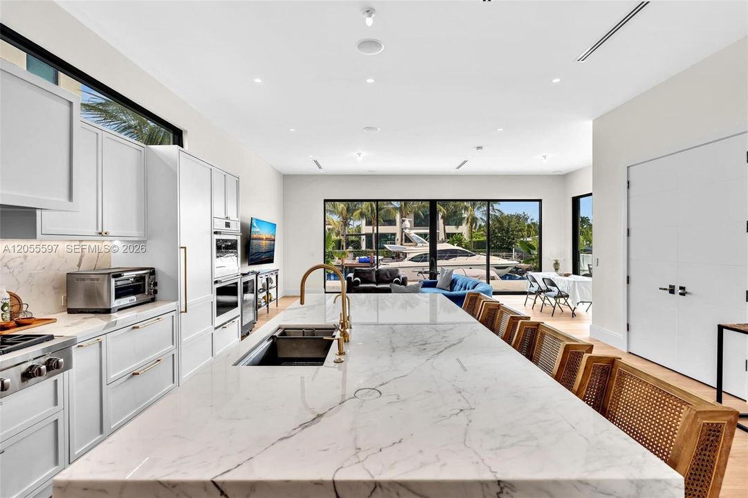 En Venta: $5,999,000 (4 camas, 4 baños, 2056 Pies cuadrados)