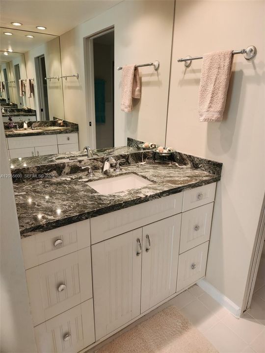 В аренду: $5,500 (2 спален, 2 ванн, 1424 Квадратных фут)