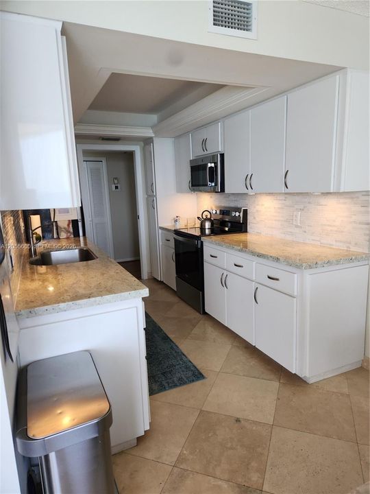 В аренду: $5,500 (2 спален, 2 ванн, 1424 Квадратных фут)