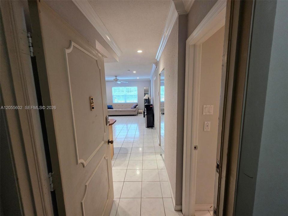For Rent: $1,750 (1 beds, 1 baths, 665 Square Feet)