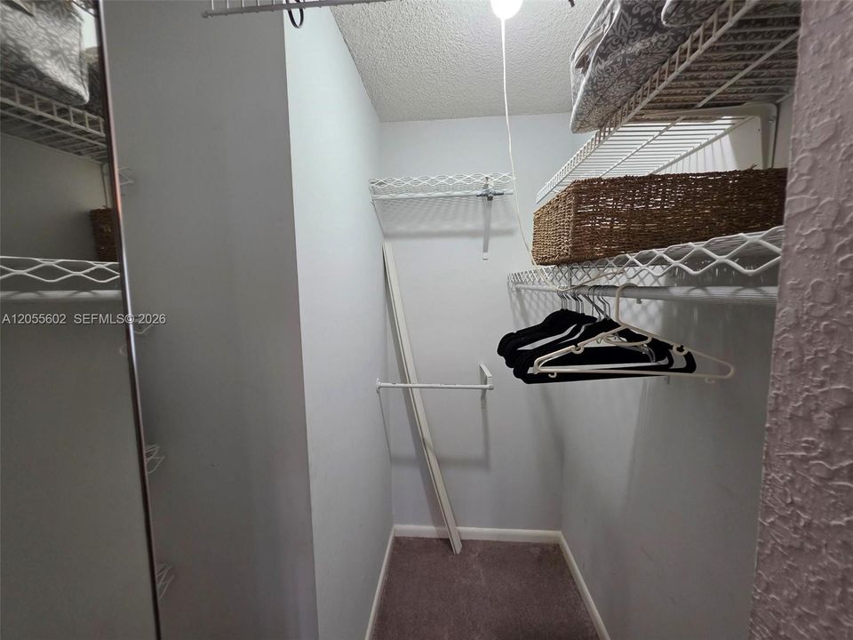 For Rent: $1,750 (1 beds, 1 baths, 665 Square Feet)