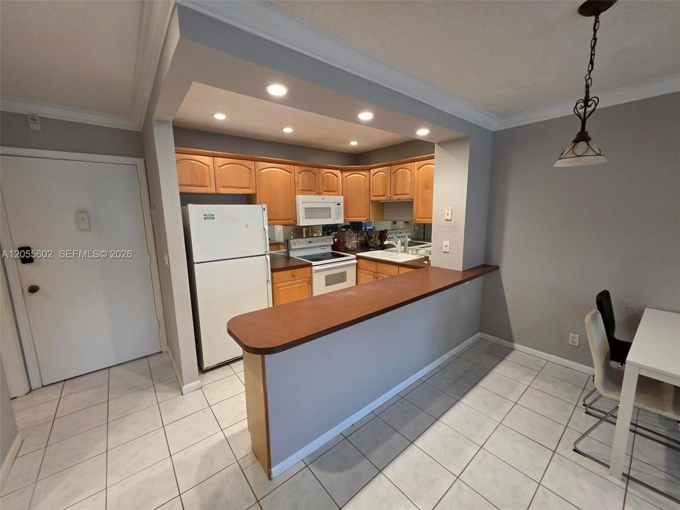 For Rent: $1,750 (1 beds, 1 baths, 665 Square Feet)
