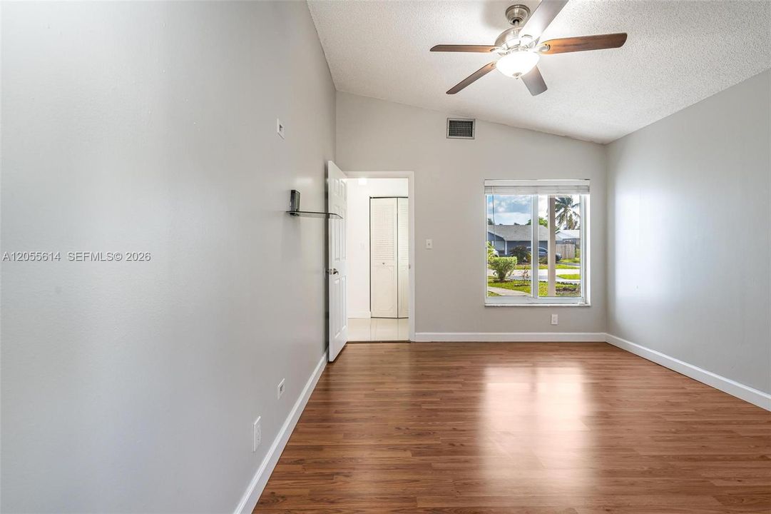 For Rent: $3,550 (3 beds, 2 baths, 1370 Square Feet)