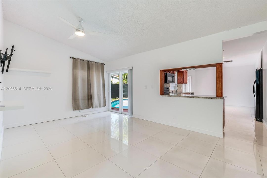 For Rent: $3,550 (3 beds, 2 baths, 1370 Square Feet)