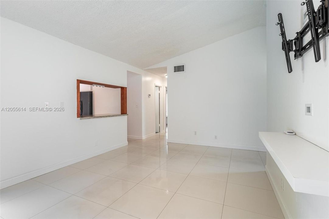 For Rent: $3,550 (3 beds, 2 baths, 1370 Square Feet)