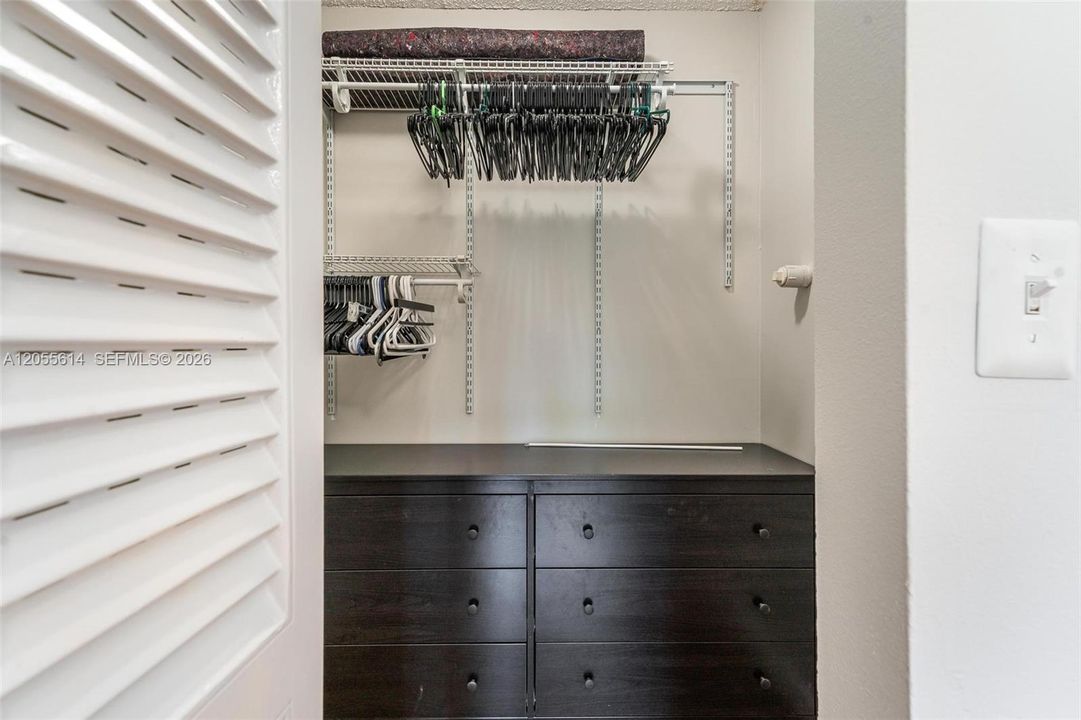 For Rent: $3,550 (3 beds, 2 baths, 1370 Square Feet)