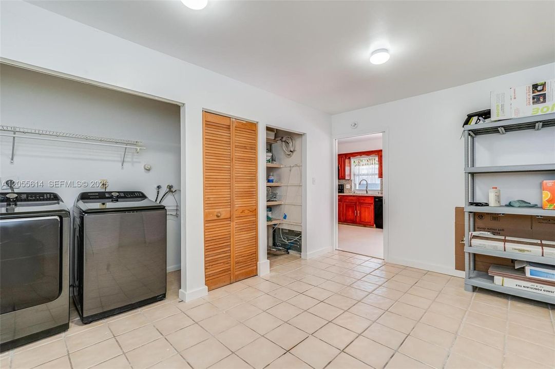 For Rent: $3,550 (3 beds, 2 baths, 1370 Square Feet)