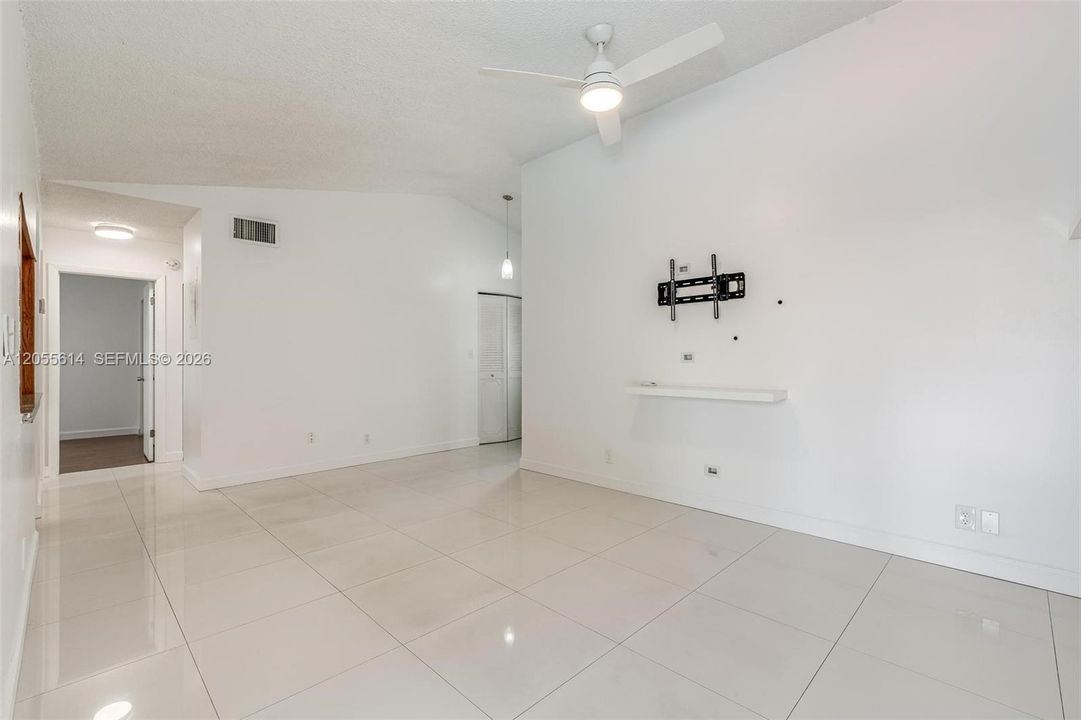For Rent: $3,550 (3 beds, 2 baths, 1370 Square Feet)