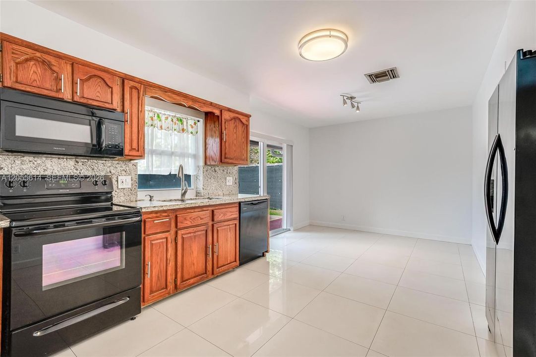 For Rent: $3,550 (3 beds, 2 baths, 1370 Square Feet)