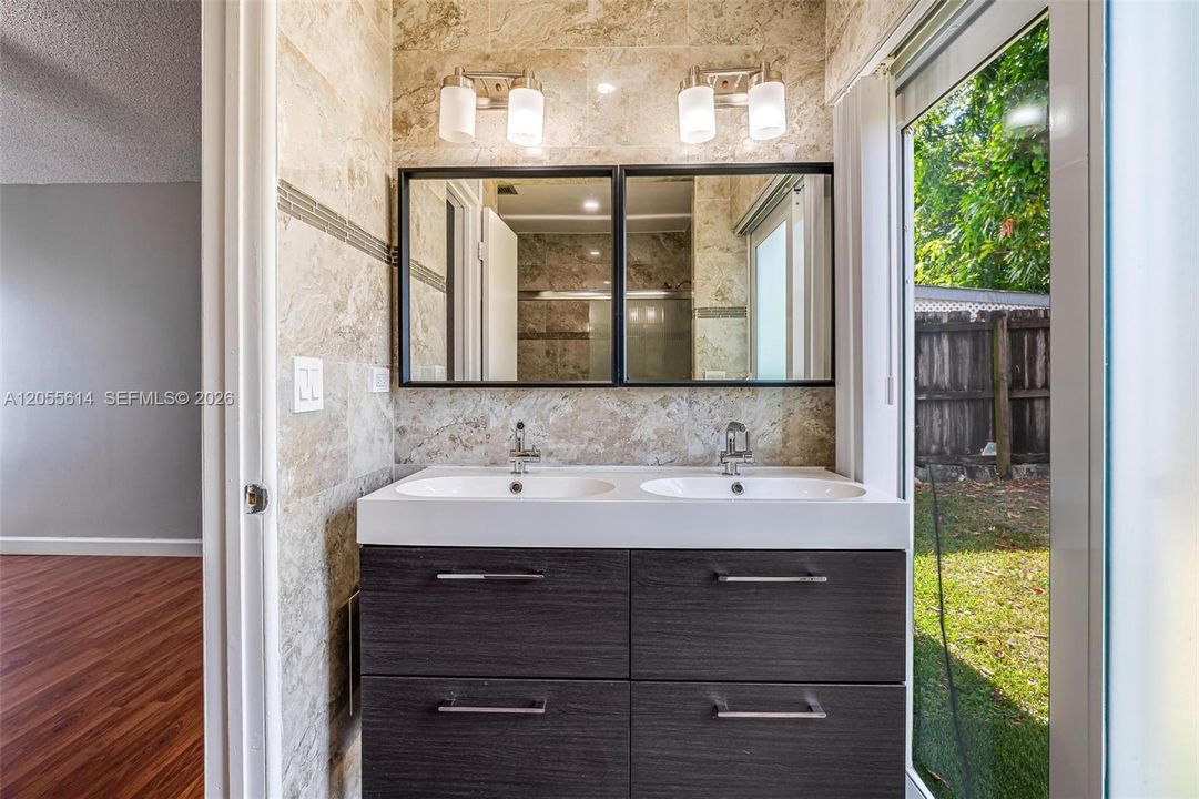 For Rent: $3,550 (3 beds, 2 baths, 1370 Square Feet)