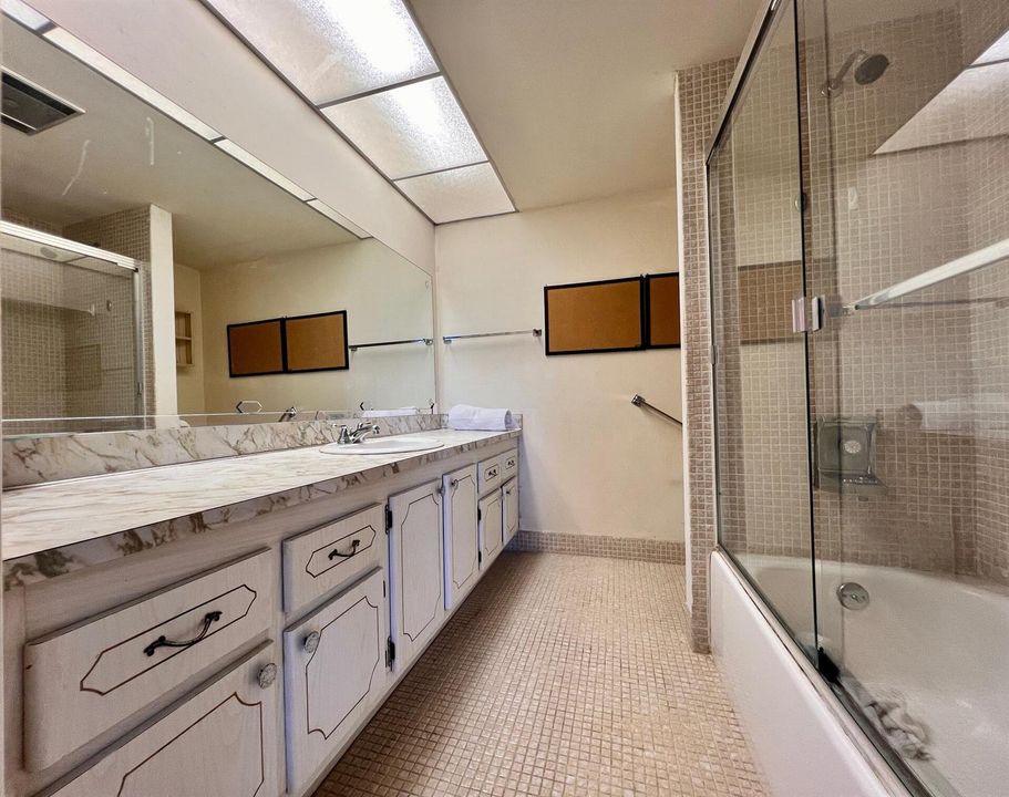 Full Ensuite Bath