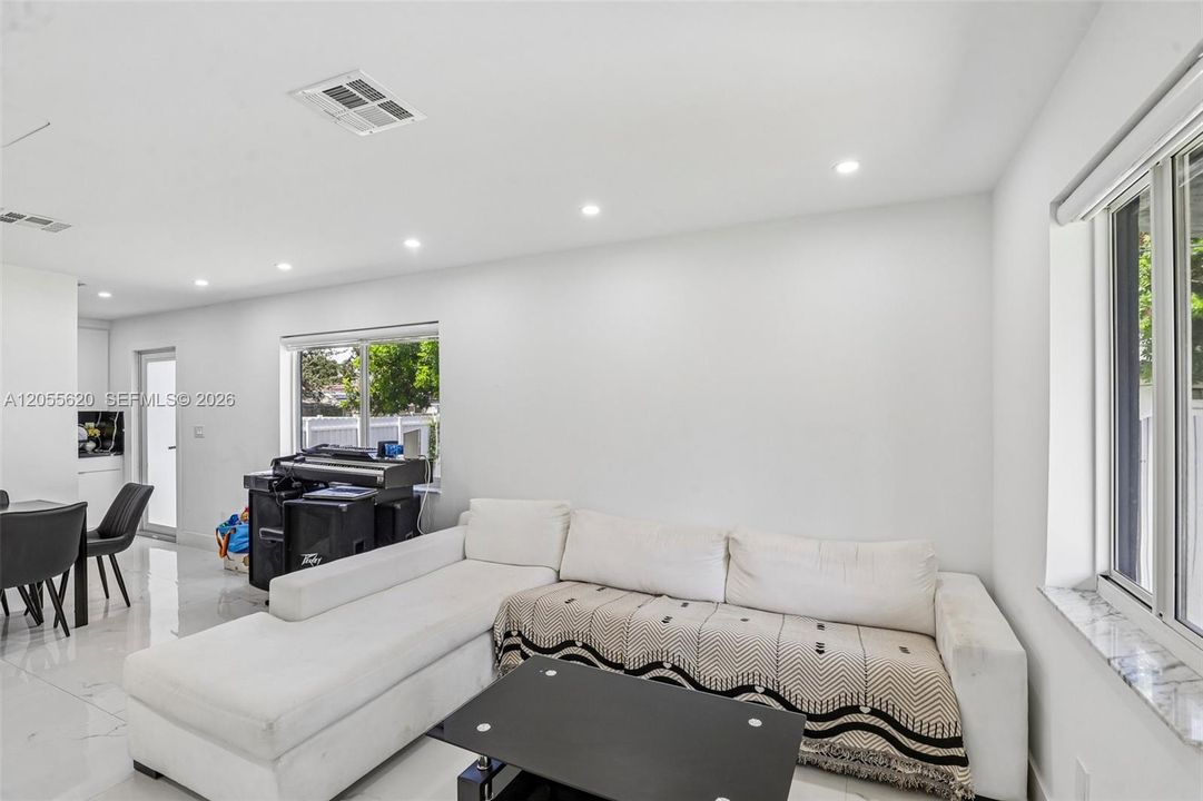 En Venta: $685,000 (0 camas, 0 baños, 1567 Pies cuadrados)