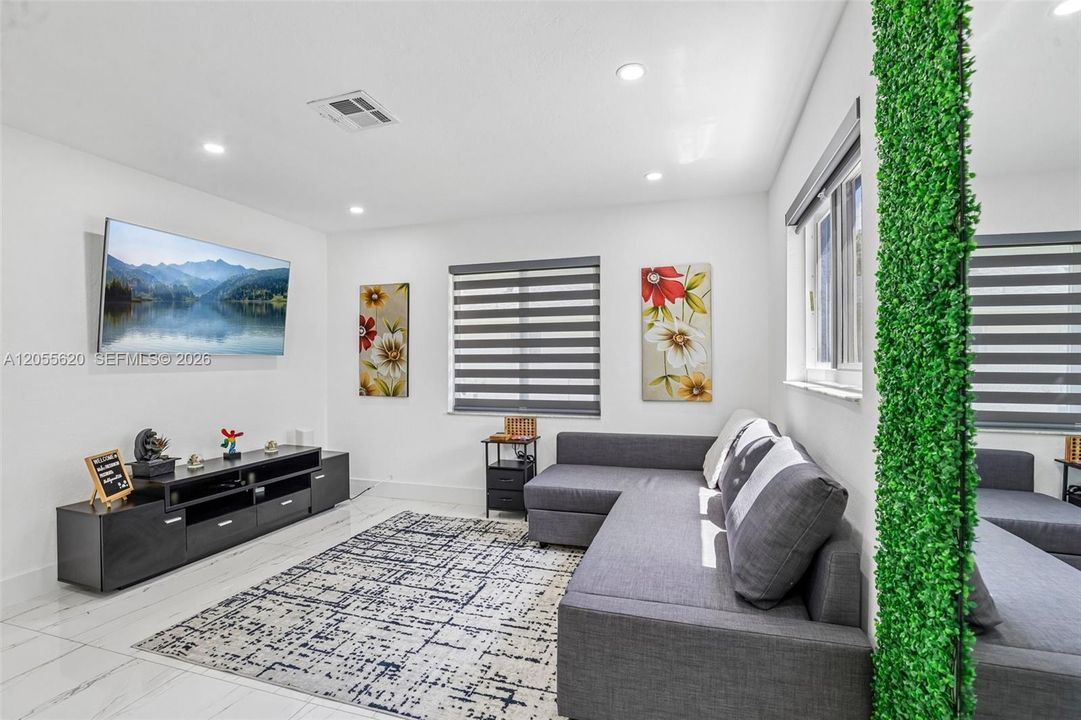 En Venta: $685,000 (0 camas, 0 baños, 1567 Pies cuadrados)