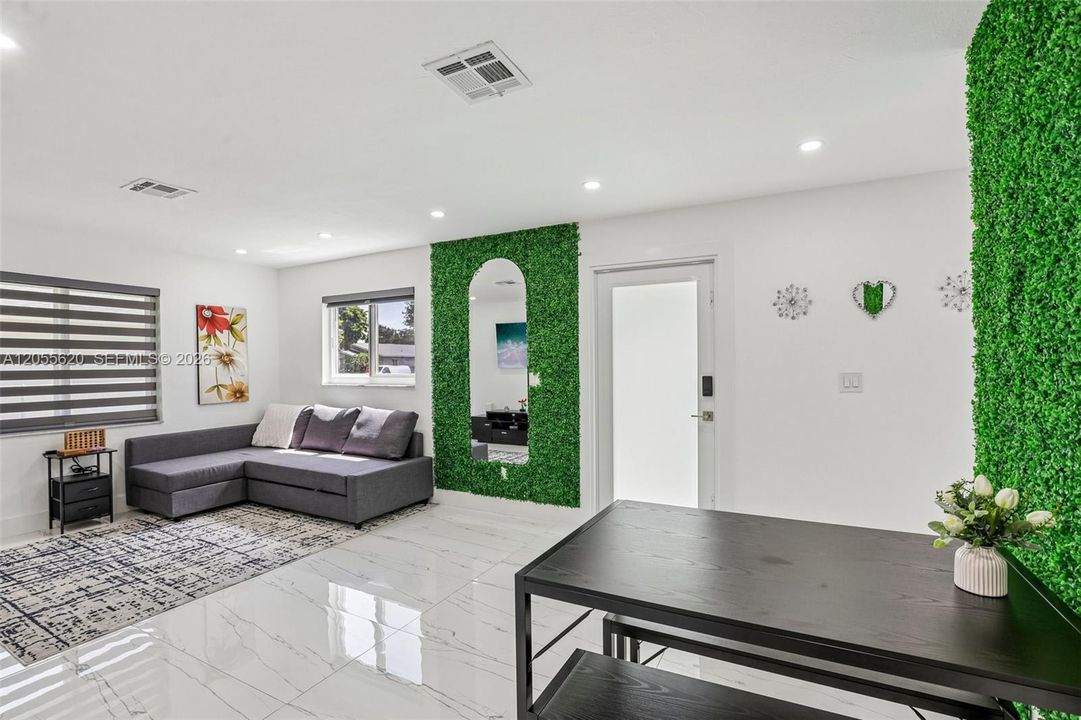En Venta: $685,000 (0 camas, 0 baños, 1567 Pies cuadrados)