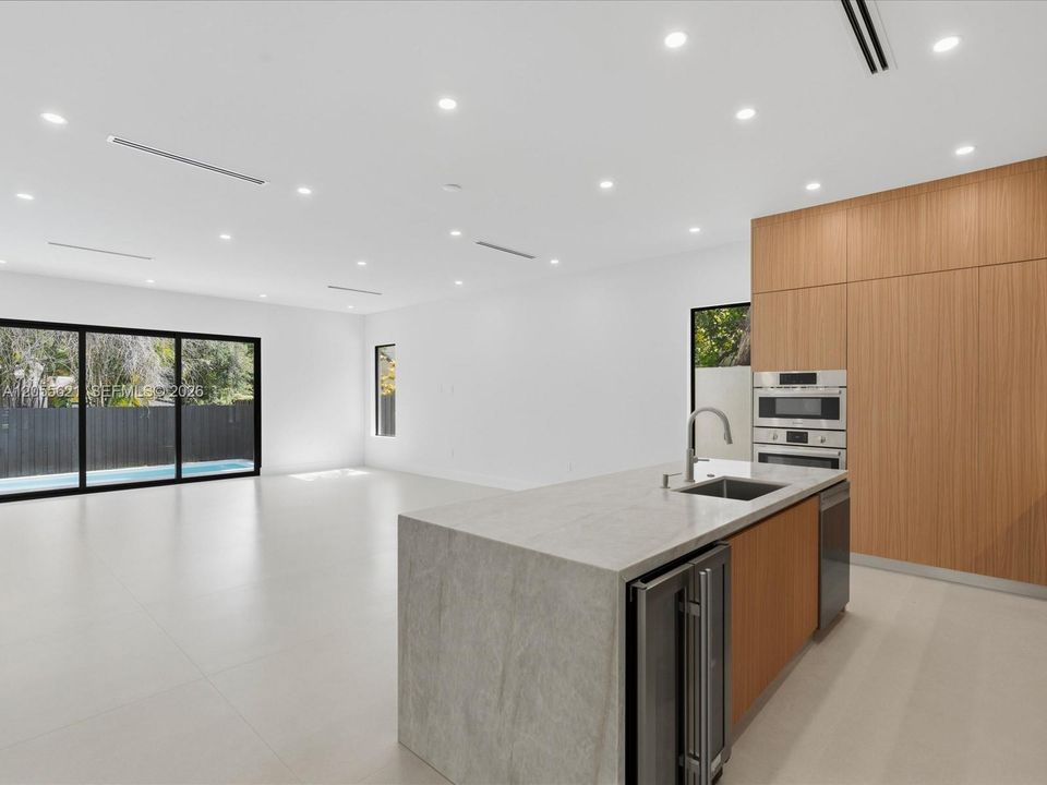 En Venta: $2,340,000 (4 camas, 3 baños, 2446 Pies cuadrados)