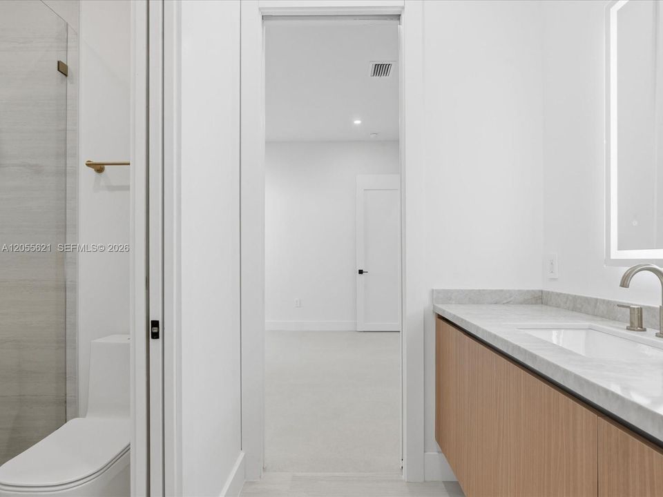 En Venta: $2,340,000 (4 camas, 3 baños, 2446 Pies cuadrados)