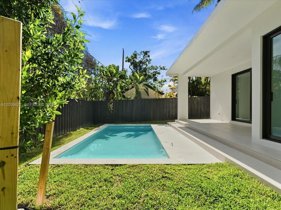 En Venta: $2,340,000 (4 camas, 3 baños, 2446 Pies cuadrados)