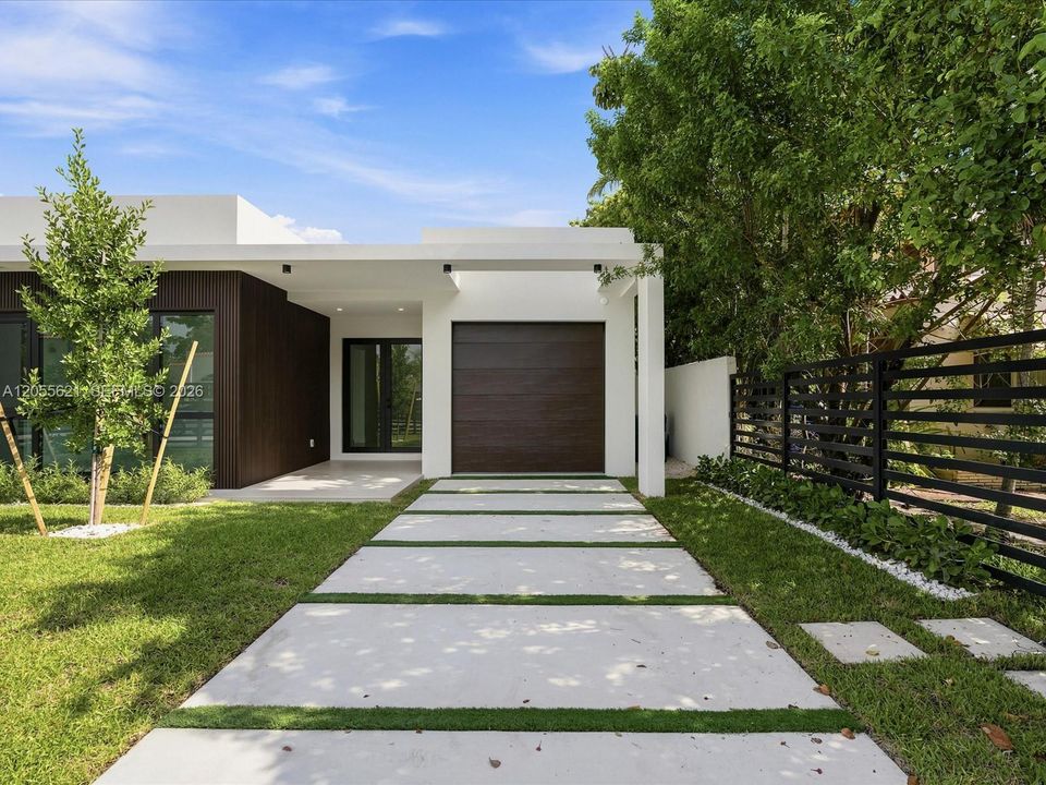 En Venta: $2,340,000 (4 camas, 3 baños, 2446 Pies cuadrados)