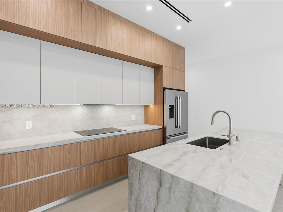 En Venta: $2,340,000 (4 camas, 3 baños, 2446 Pies cuadrados)