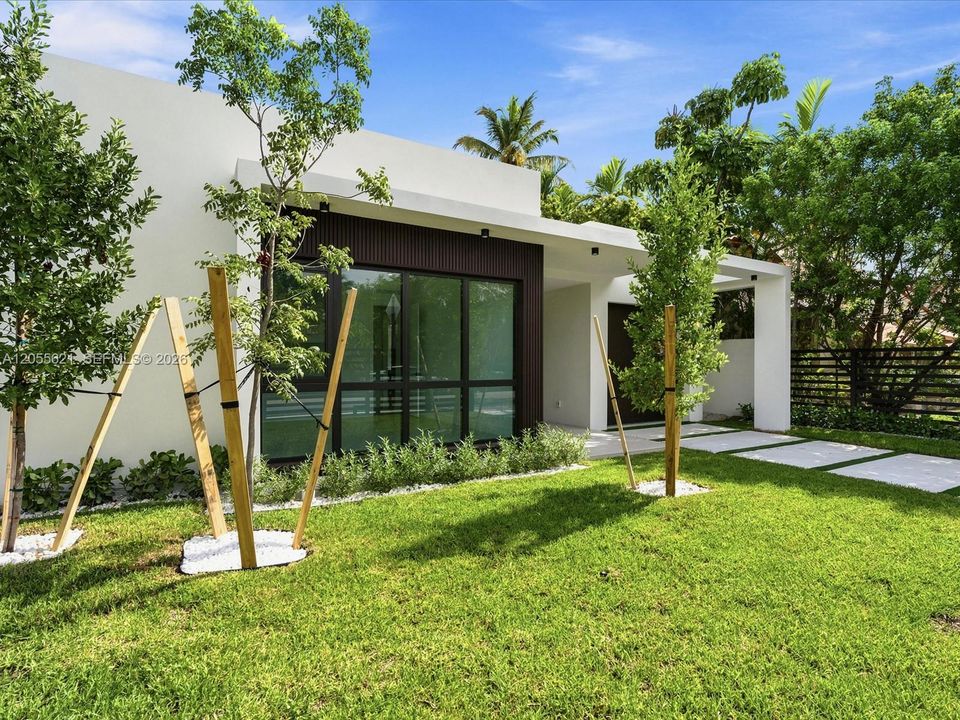 En Venta: $2,340,000 (4 camas, 3 baños, 2446 Pies cuadrados)