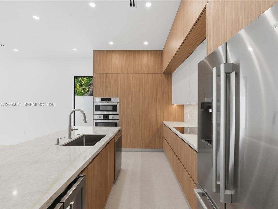 En Venta: $2,340,000 (4 camas, 3 baños, 2446 Pies cuadrados)