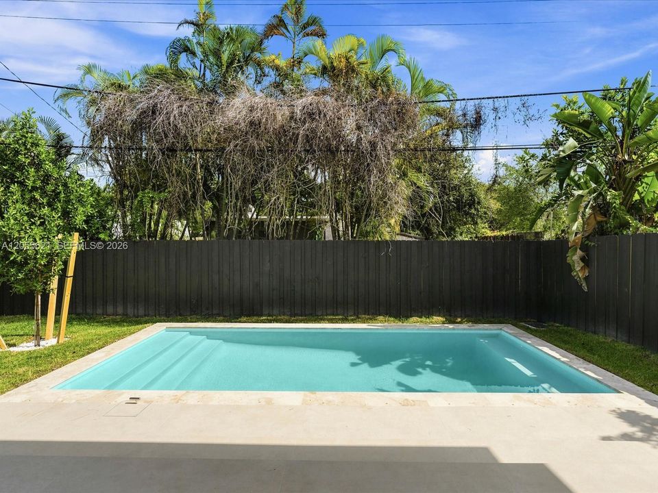 En Venta: $2,340,000 (4 camas, 3 baños, 2446 Pies cuadrados)
