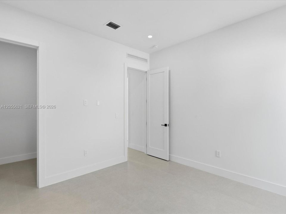 En Venta: $2,340,000 (4 camas, 3 baños, 2446 Pies cuadrados)