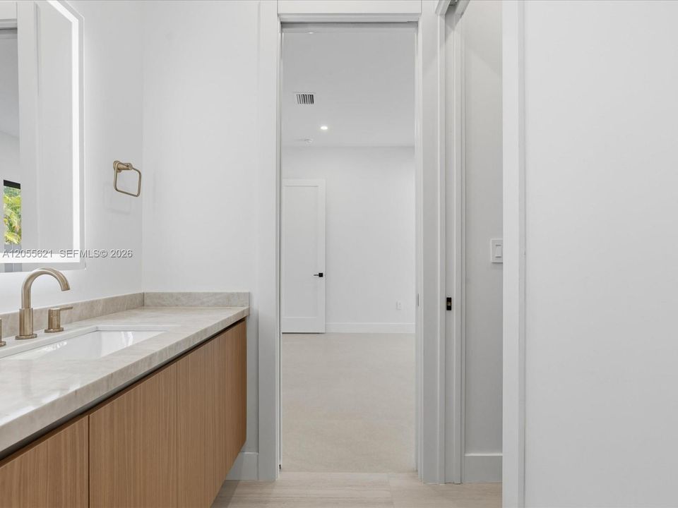 En Venta: $2,340,000 (4 camas, 3 baños, 2446 Pies cuadrados)