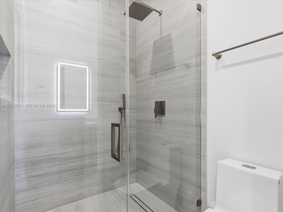 En Venta: $2,340,000 (4 camas, 3 baños, 2446 Pies cuadrados)