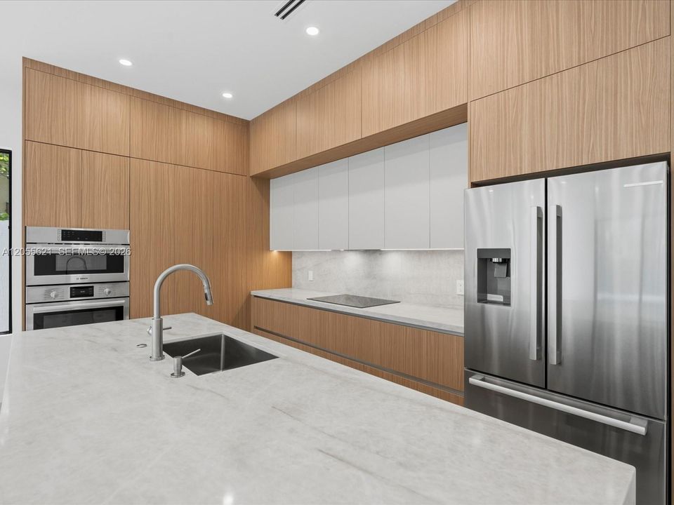 En Venta: $2,340,000 (4 camas, 3 baños, 2446 Pies cuadrados)