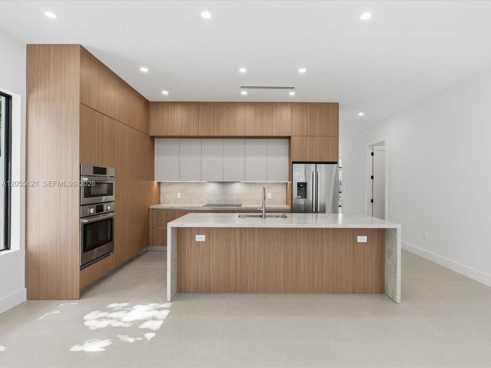 En Venta: $2,340,000 (4 camas, 3 baños, 2446 Pies cuadrados)