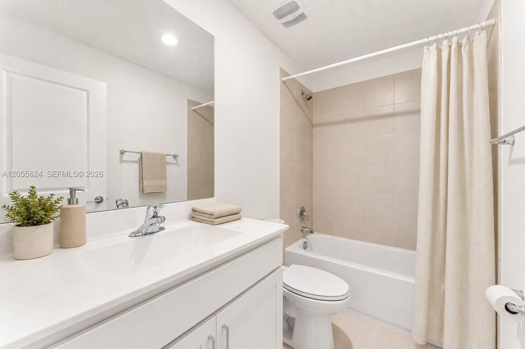 В аренду: $2,900 (3 спален, 3 ванн, 1311 Квадратных фут)
