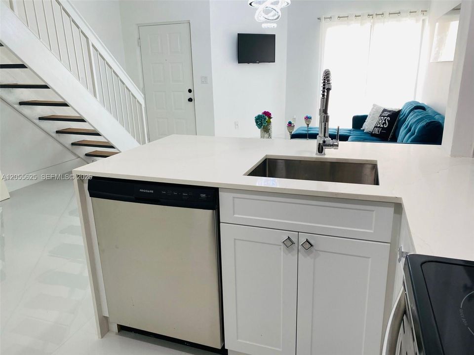 В аренду: $2,300 (1 спален, 1 ванн, 676 Квадратных фут)