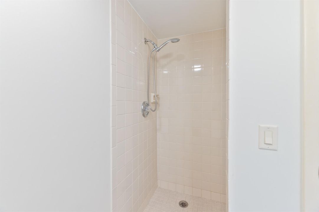 20260715 - 225 SE 10th St Unit 11D - MR-