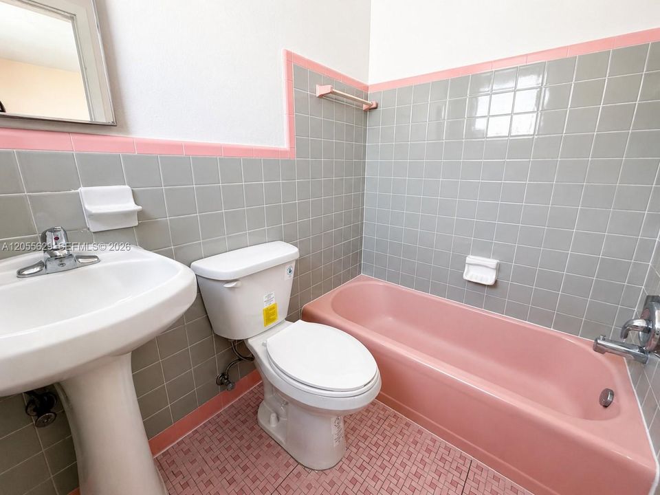 В аренду: $1,700 (1 спален, 1 ванн, 0 Квадратных фут)