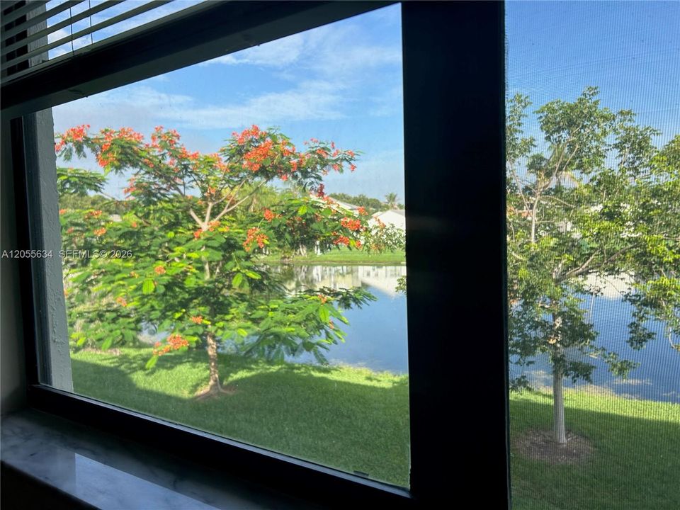 For Sale: $260,000 (2 beds, 2 baths, 800 Square Feet)