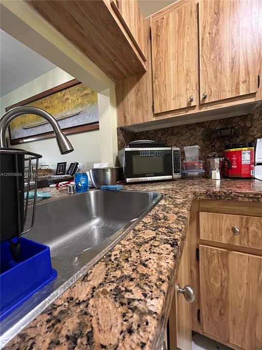 For Sale: $260,000 (2 beds, 2 baths, 800 Square Feet)