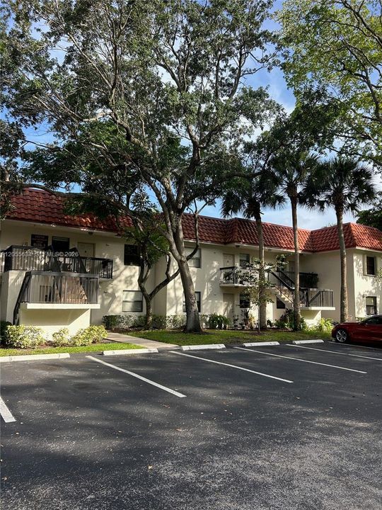 For Sale: $260,000 (2 beds, 2 baths, 800 Square Feet)