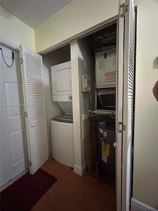 For Sale: $260,000 (2 beds, 2 baths, 800 Square Feet)