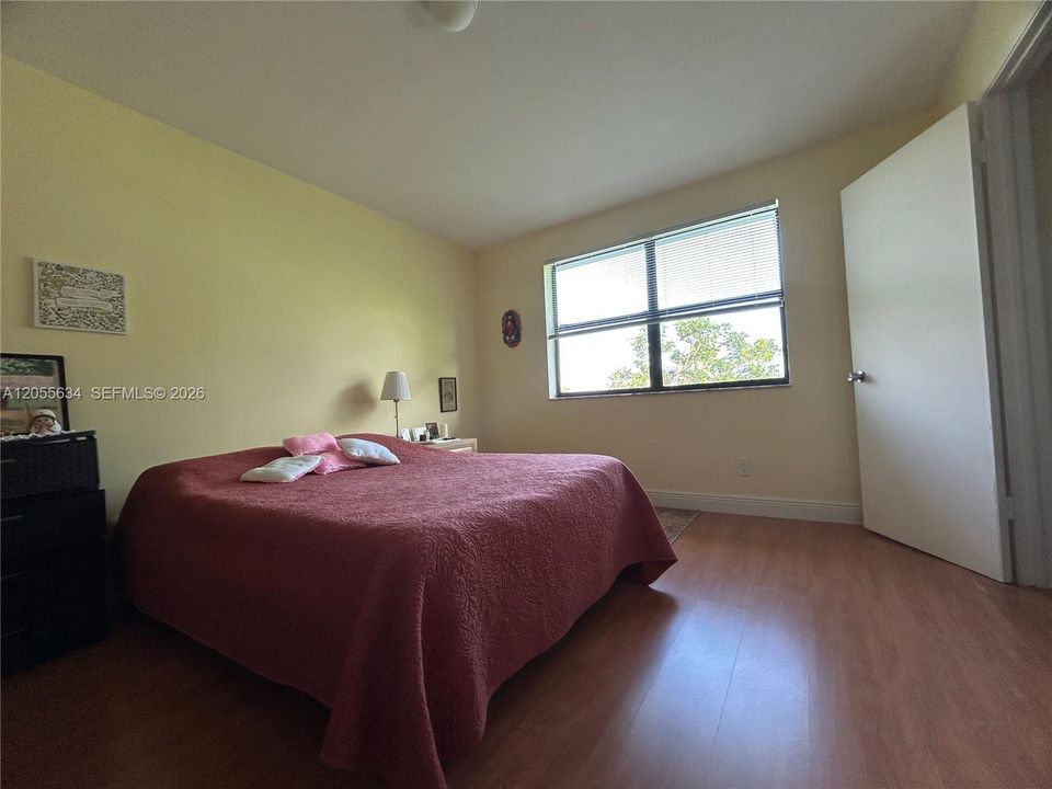 For Sale: $260,000 (2 beds, 2 baths, 800 Square Feet)